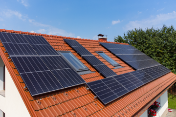 Soncna Elektrarna In Baterija Elektricne Energije